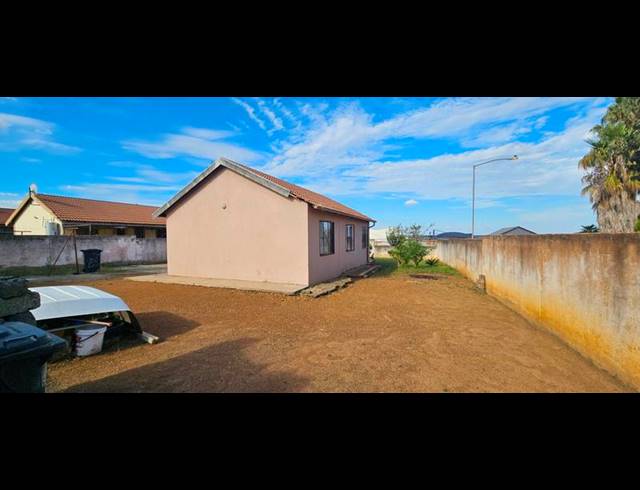 3 BEDROOM HOUSE FOR SALE IN LOTUS GARDENS